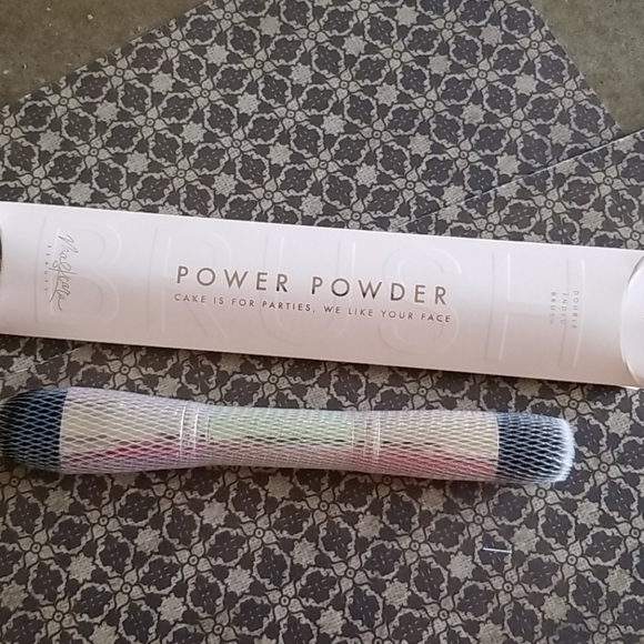 Maskcara Other - Power Powder Brush